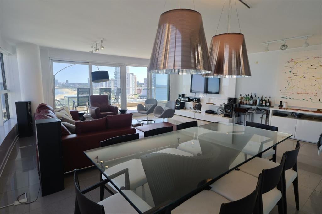 VENTA APARTAMENTO 3 DORMITORIOS + DEPENDENCIA