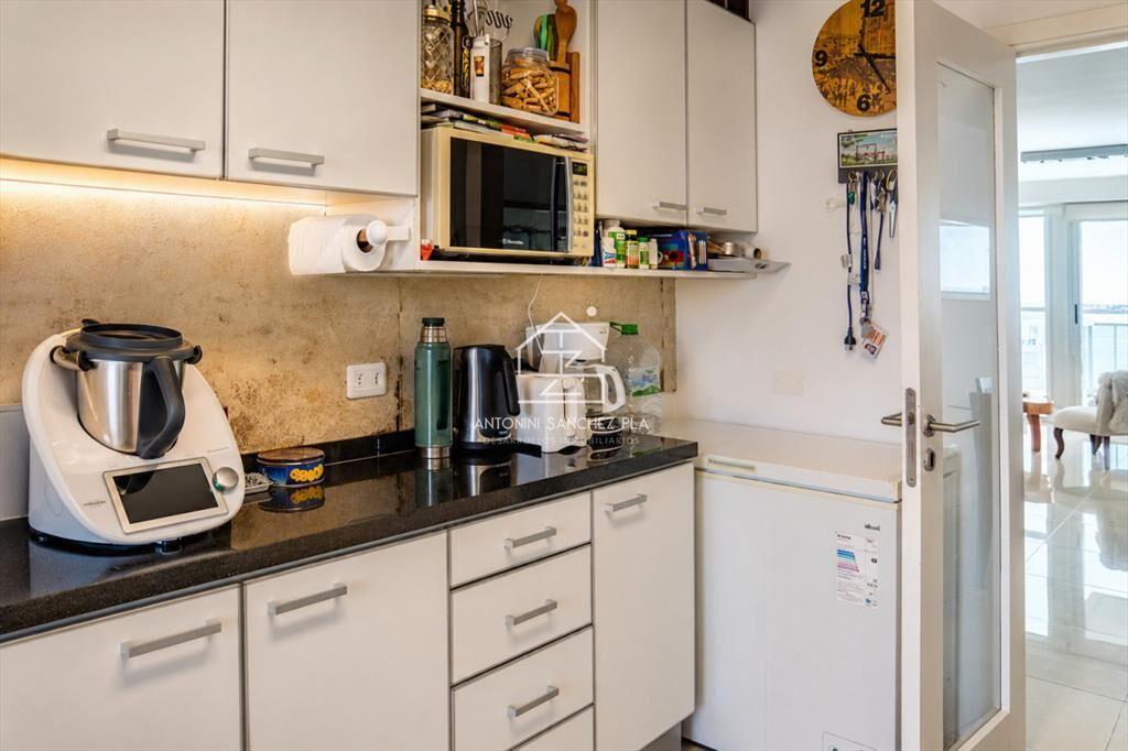 Departamento de 3 dormitorios en venta a pasos del mar. Gal