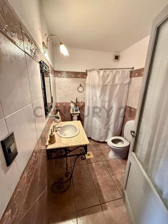 Venta casa esquina con piscina, Parque Batlle, ACEPTA BANCO