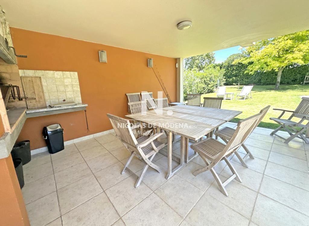 Exclusivo barrio privado, 3 suites + servicio completo, pil