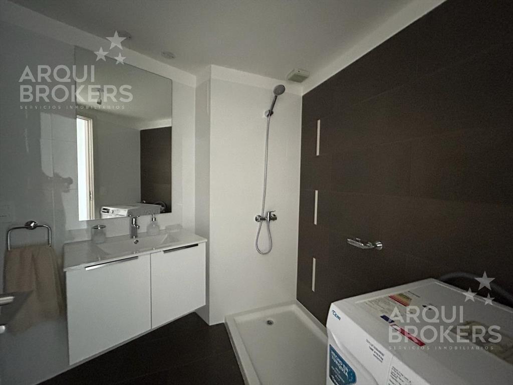 Apartamento de 2 dormitorios en venta en  Tres Cruces