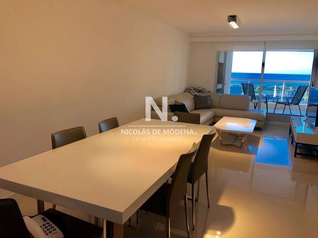 Apartamento de 3 dormitorios con parrillero en a