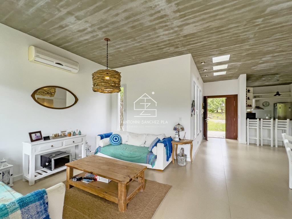 Casa en venta de dos dormitorios en Altos de Montoya