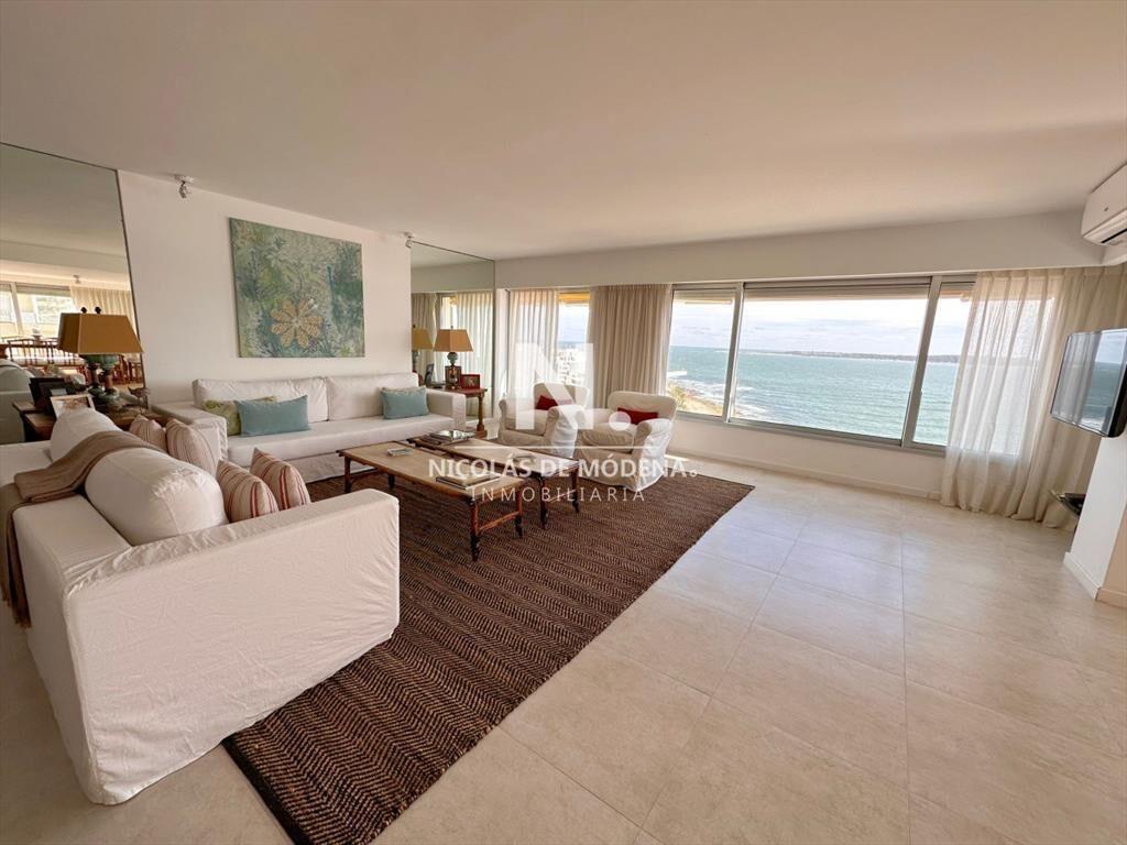 En venta apartamento semi-piso en torre Malecon