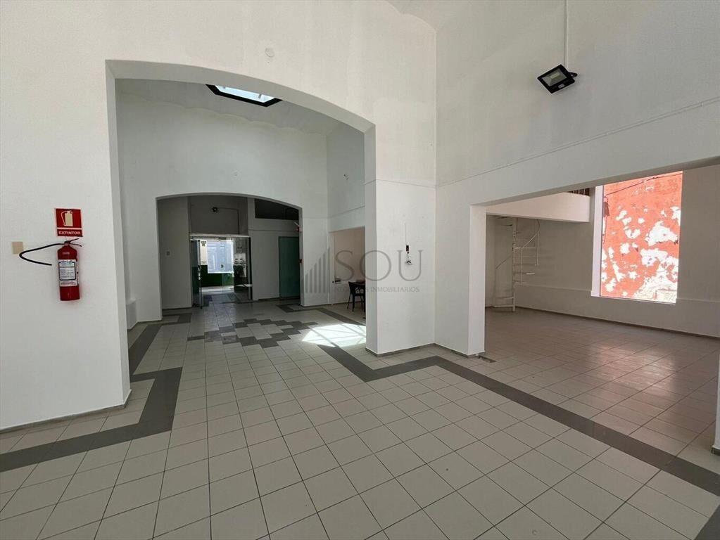 Se alquila gran local comercial en Colón