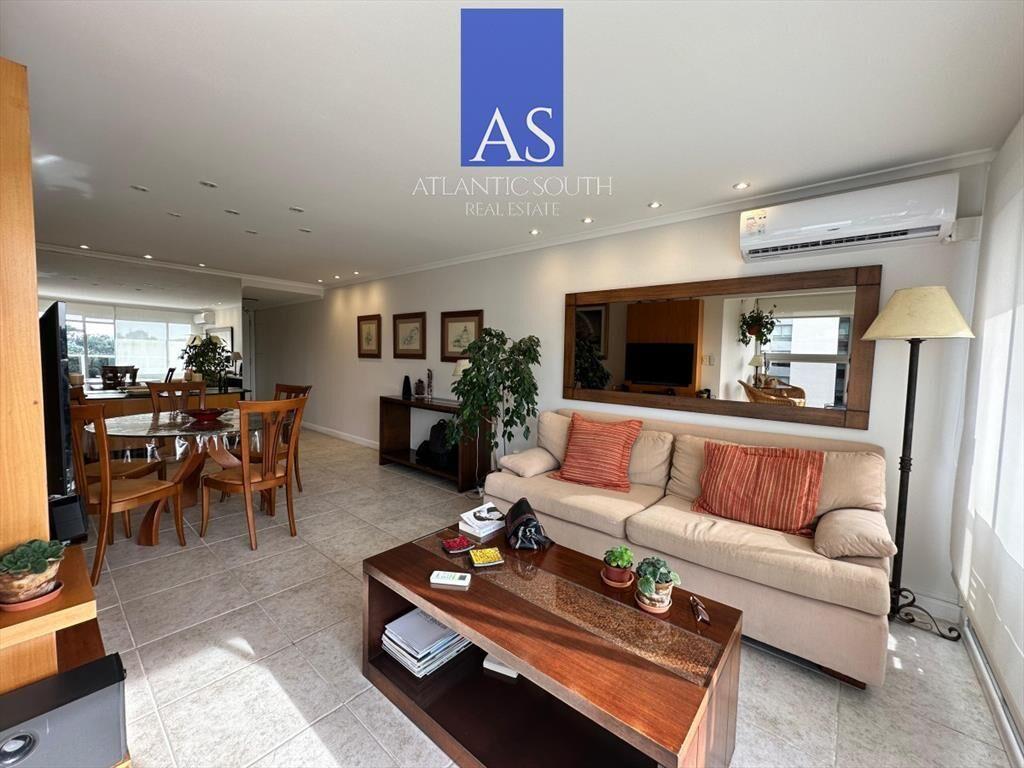 Apartamento de 2 dormitorios y medio en Playa ,