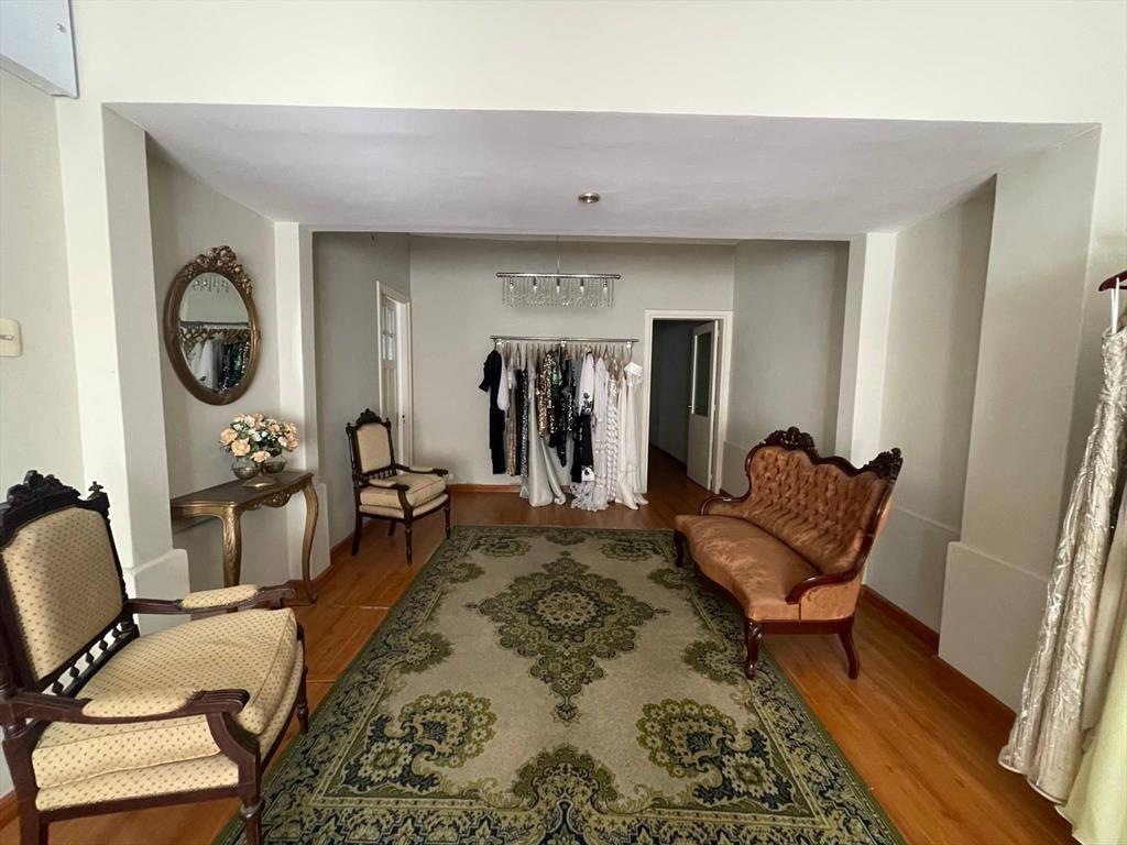 Venta de Casa con 4 dormitorios y doble garaje en Pocitos