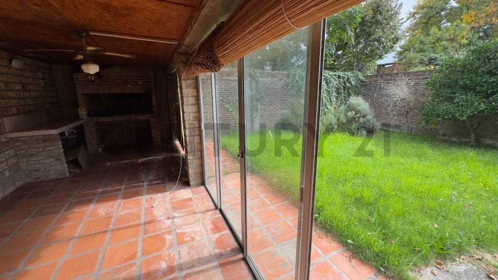 Casa Duplex de 3 dormitorios con Barbacoa y Gran fondo de...