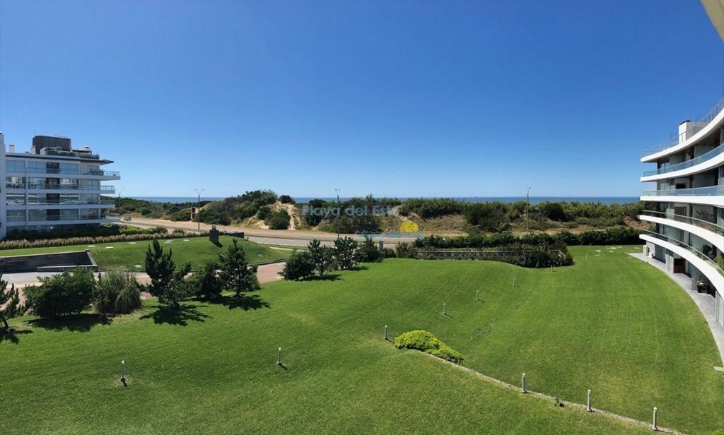 Apartamento en Venta de 3 dormitorios en Punta ,