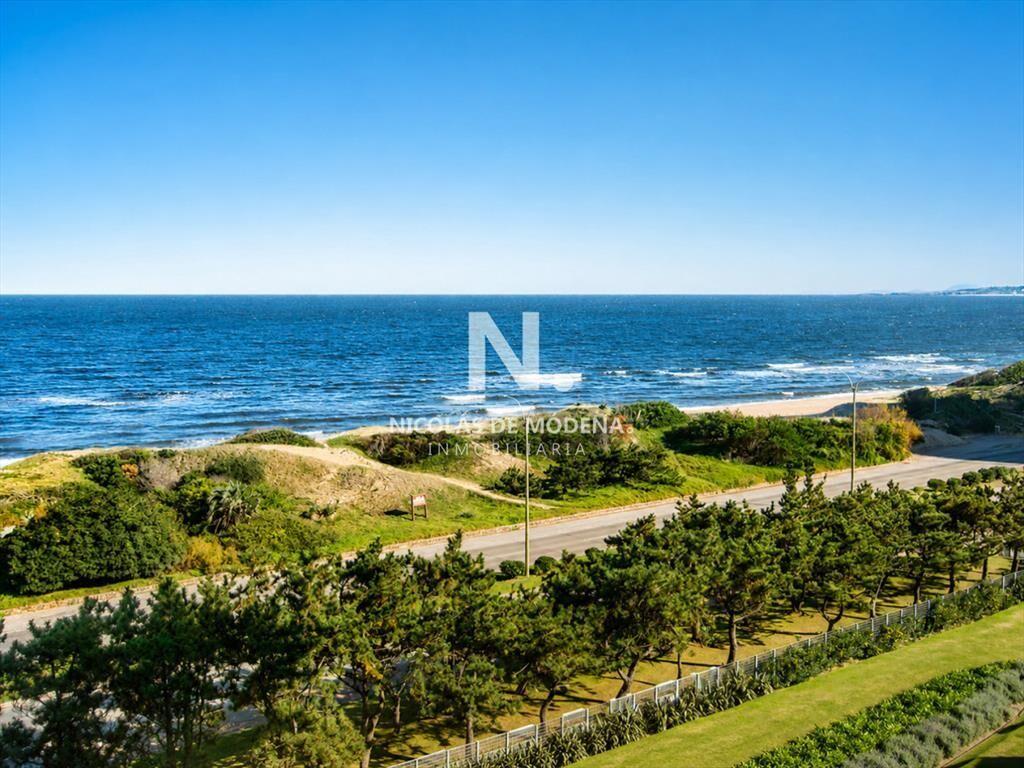 Vende apartamento de 3 dormitorios en suite en al