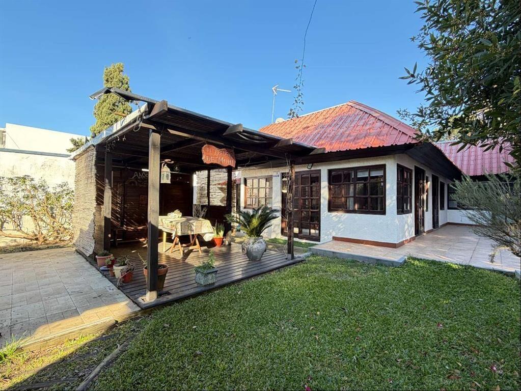 Venta de Cabaña - 4 dormitorios - Piscina - Parque del Plat