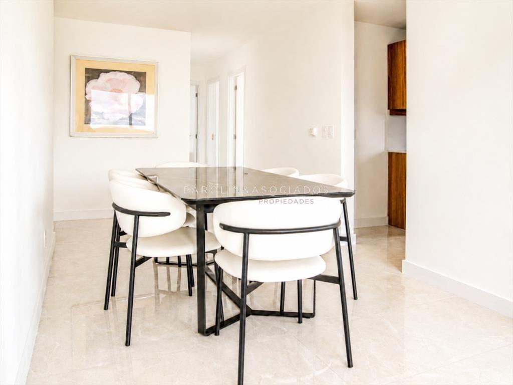 Vende apartamento de 3 dormitorios en Punta del