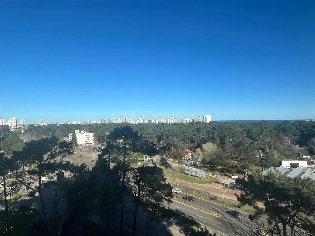 Apartamento en Venta de 3 dormitorios en Av. Roosevelt , Pu