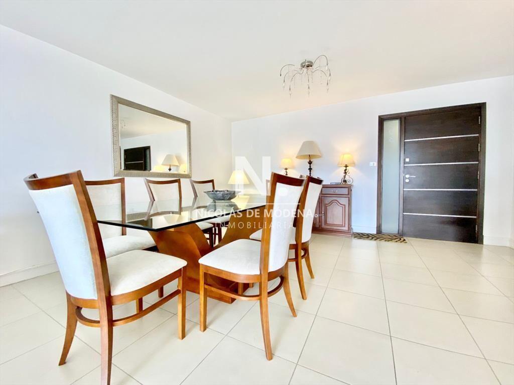 Apartamento de tres dormitorios en venta, Punta