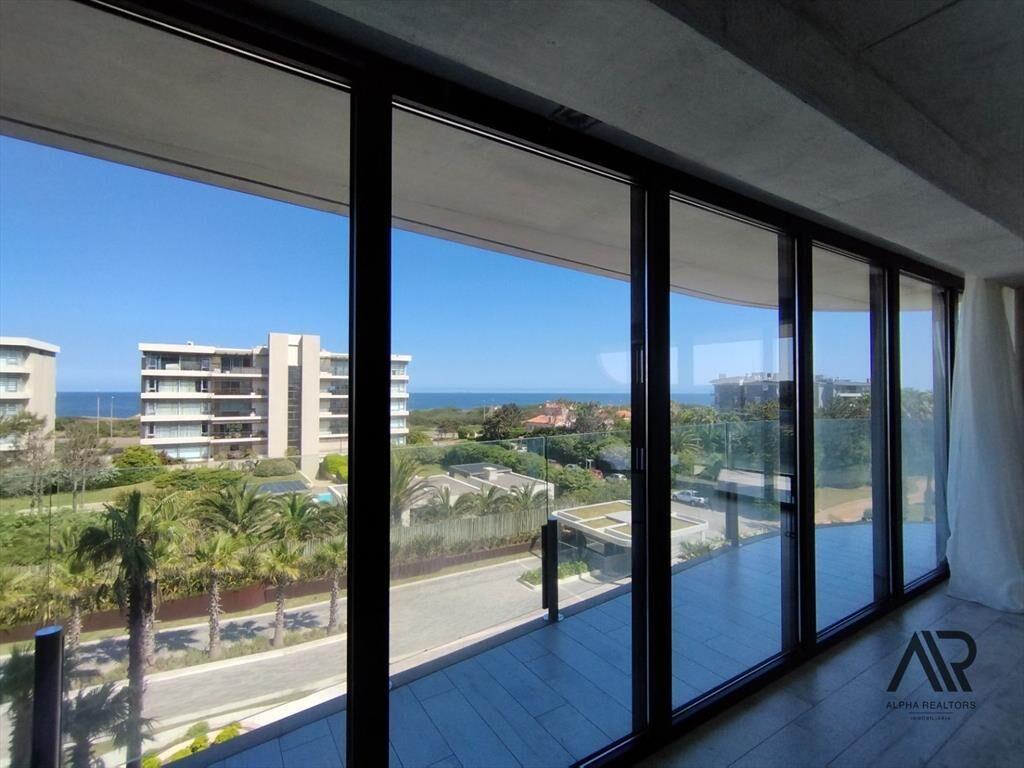 Apartamento De 2 Dormitorios + Den, Próximo Desembocadur...
