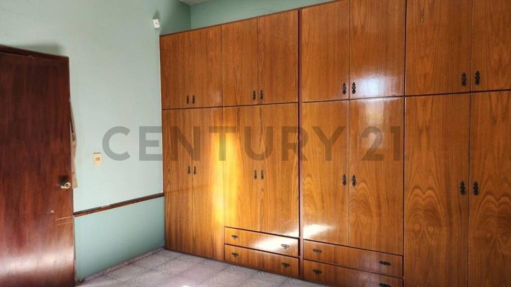 Venta de gran casa en el Cerro de Montevideo a 1 cuadra d...