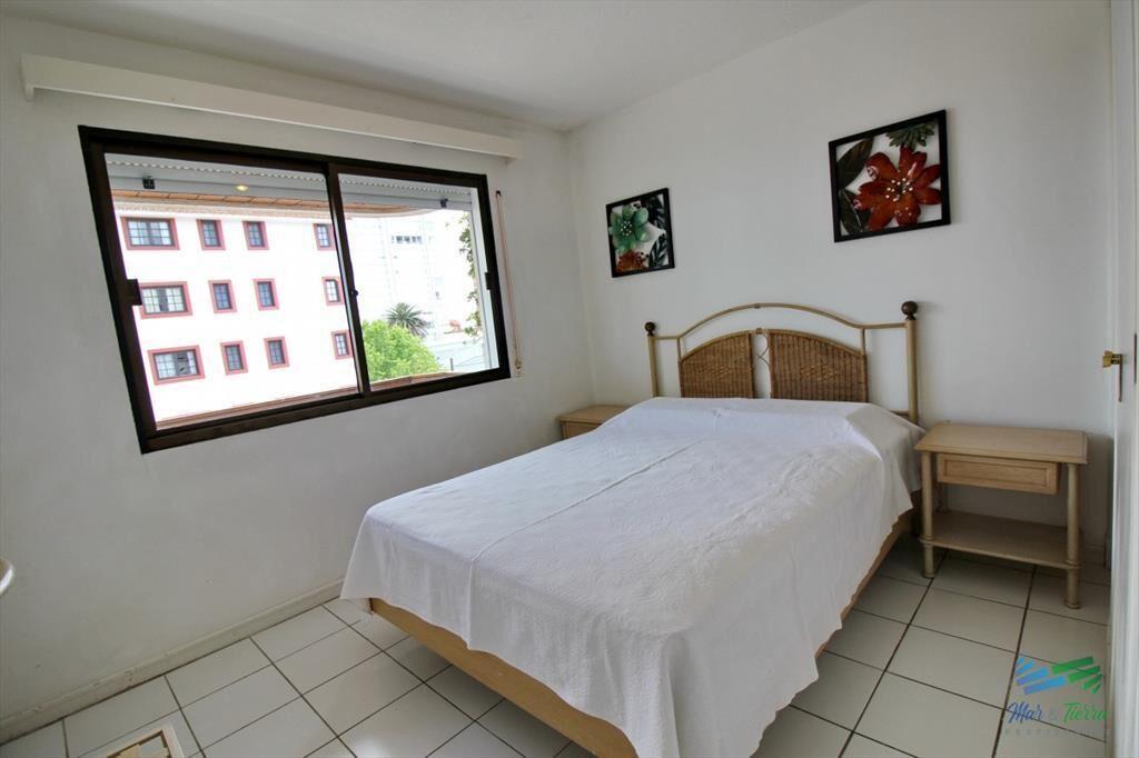 Apartamento de 2 dormitorios con piscina en venta