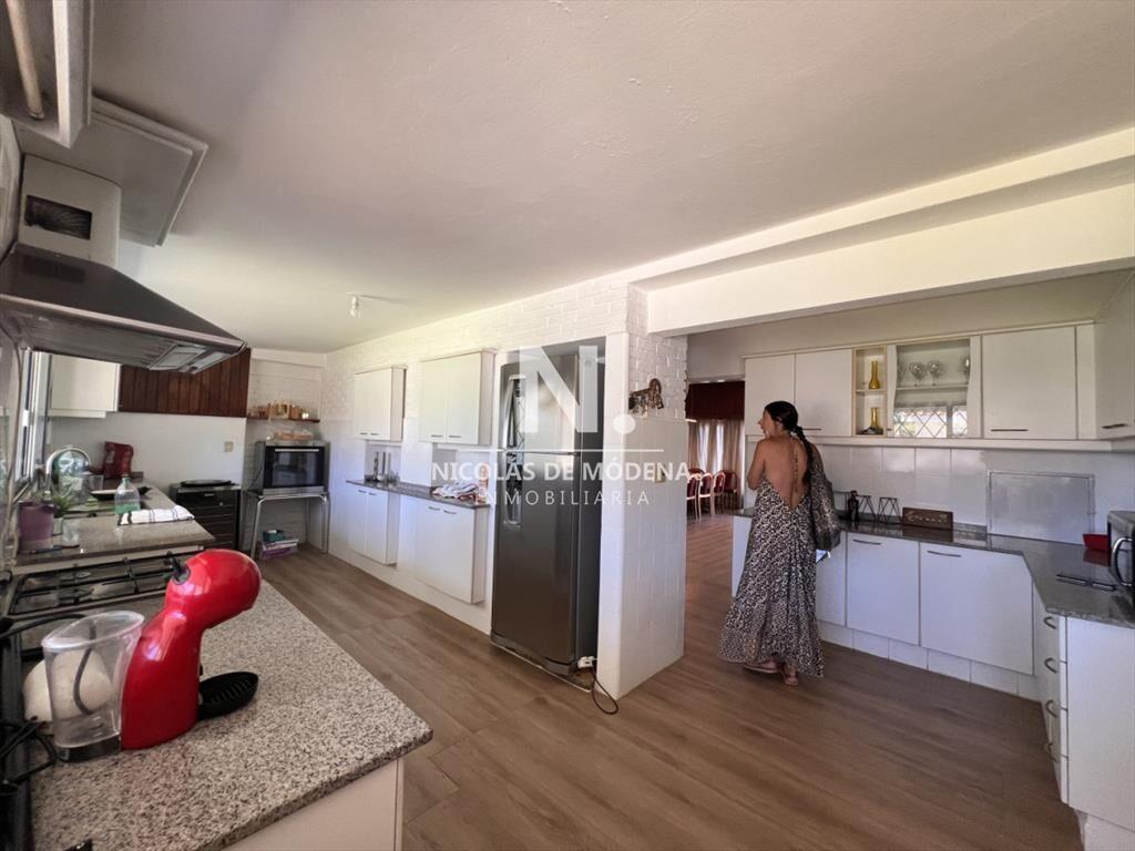 Amplia casa en Cantegril, Punta del Este. 509m2 y