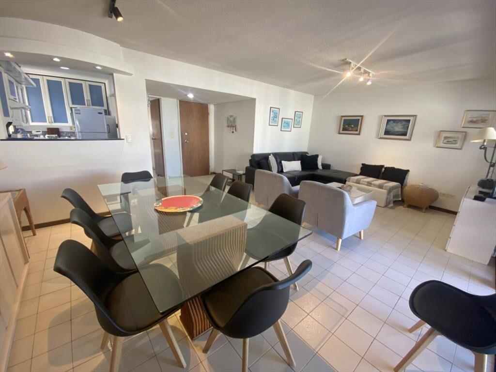 VENTA DE APARTAMENTO DE 3 DORMITORIOS EN PARQUEMAR CENTER F