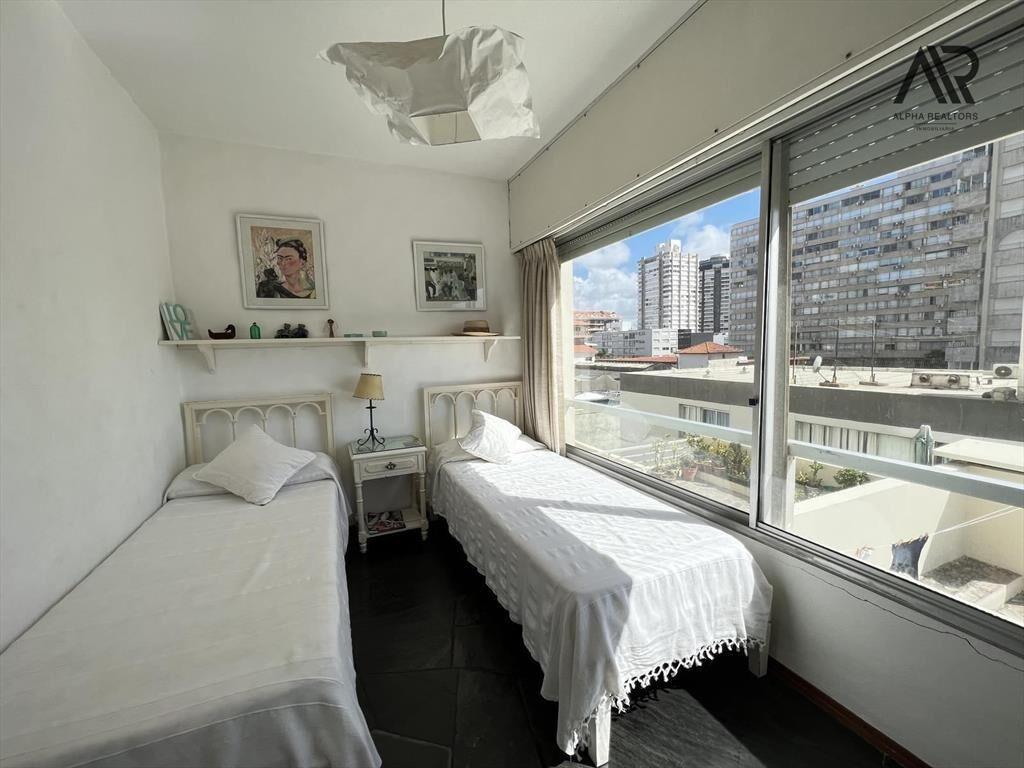Apartamento en venta c/ cochera en Península