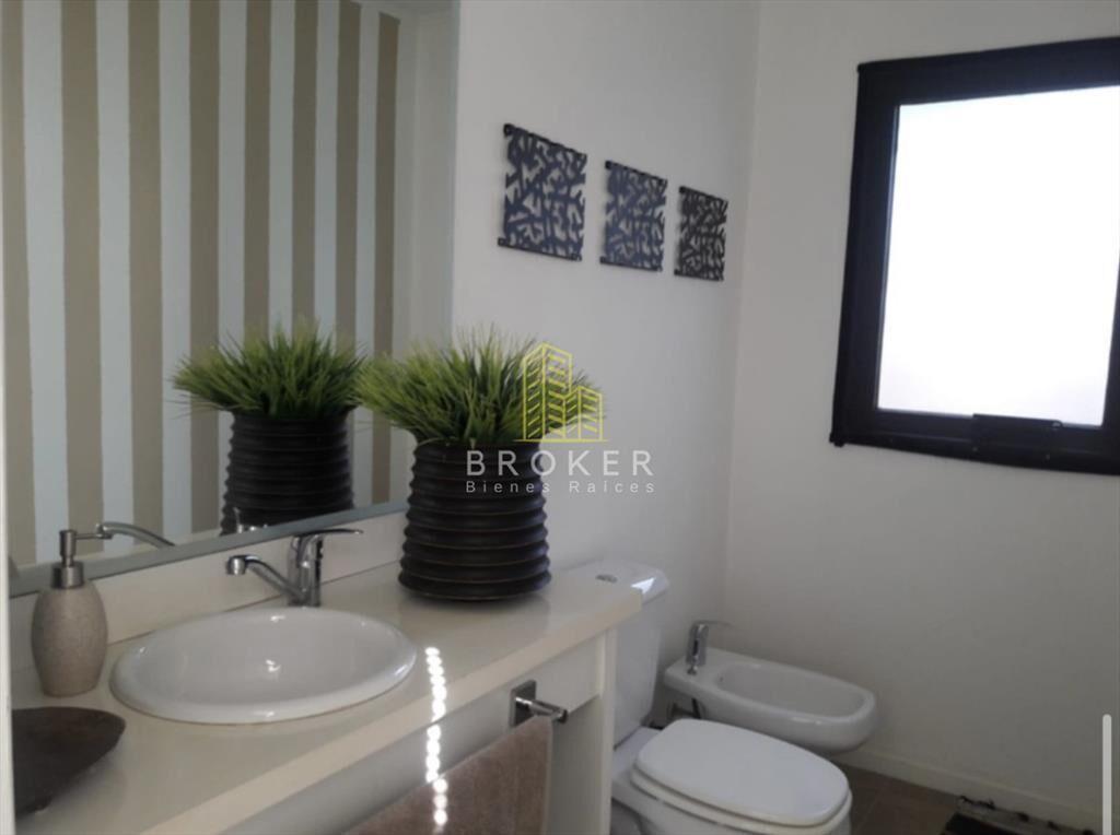 Casa 2 dormitorios barrio privado, Pinares. Punta