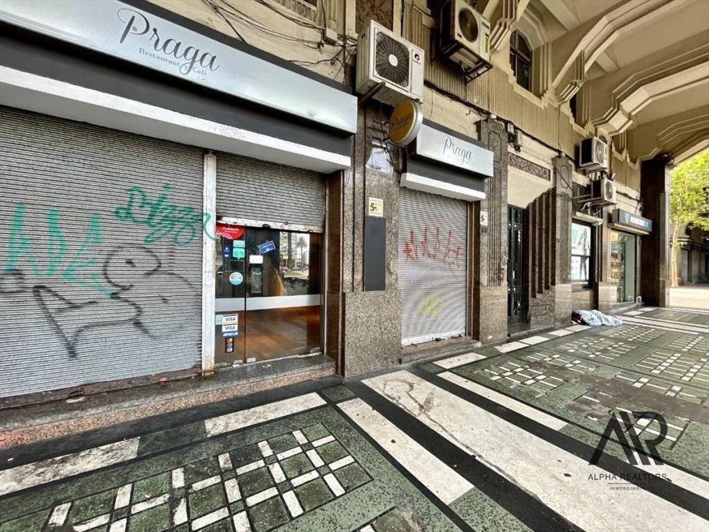 Venta De Local Comercial En Plaza Independencia Con Renta