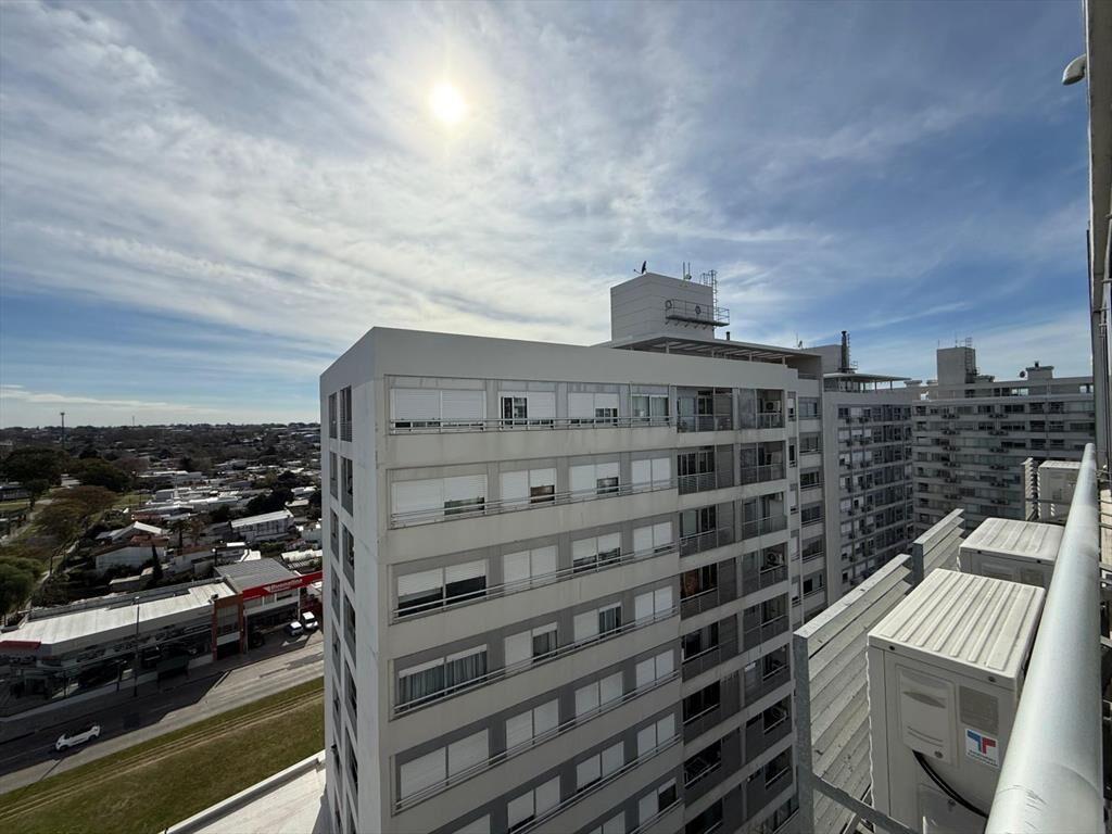 Venta 2 dormitorio con garaje en Malvín - Sky #1301...