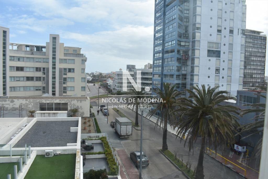 Vende apartamento en Peninsula, Punta del Este de