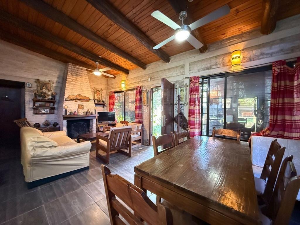 SE VENDE CASA 2 DORMITORIOS, BARBACOA GUAZUVIRA