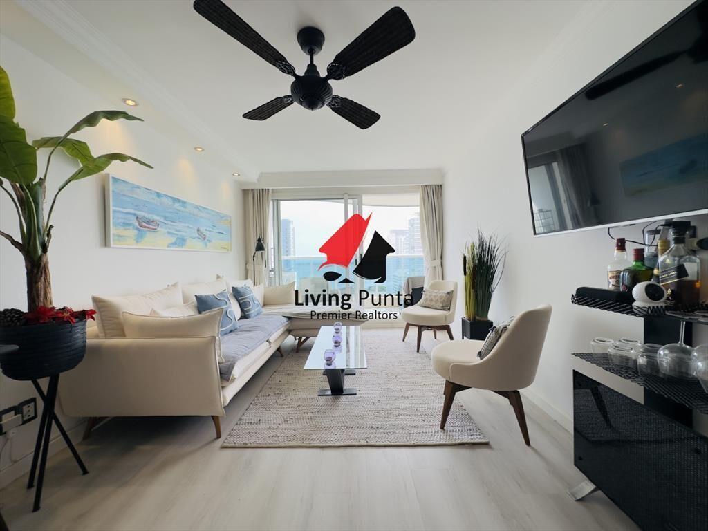 Venta de apartamento de 2 dormitorios Playa mansa con parri