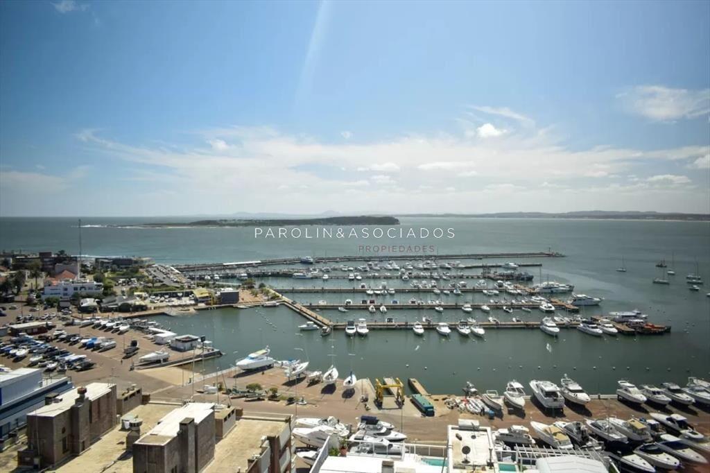 Departamento de 3 dormitorios + dep. en venta en