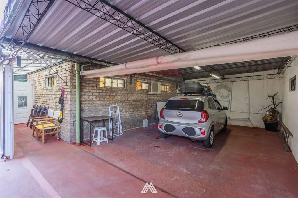 Venta 2 casas en Maroñas con cochera y gran salón