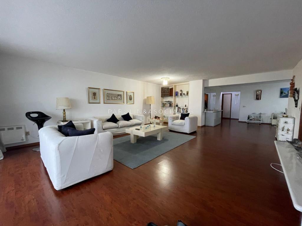 Apartamento en venta de 3 dormitorios en torre