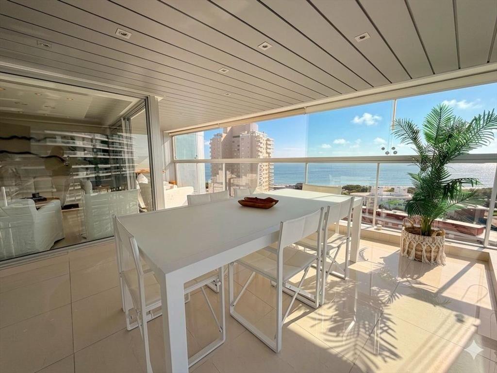 Apartamento en venta, 3 dormitorios y dependencia