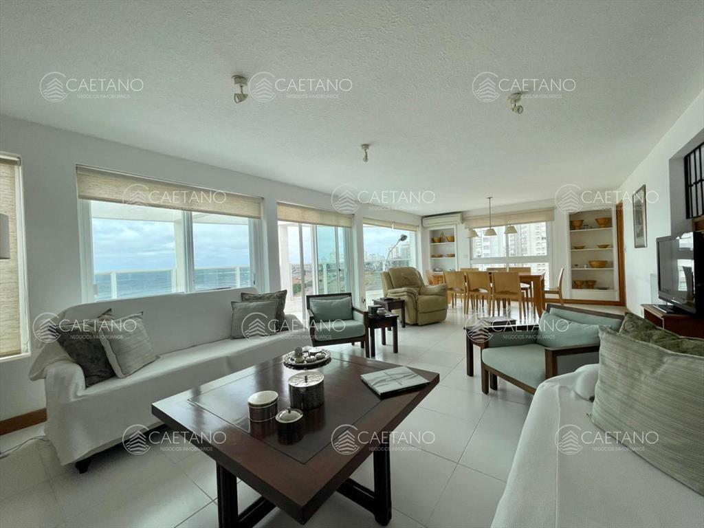 Excepcional penthouse en primera linea de la