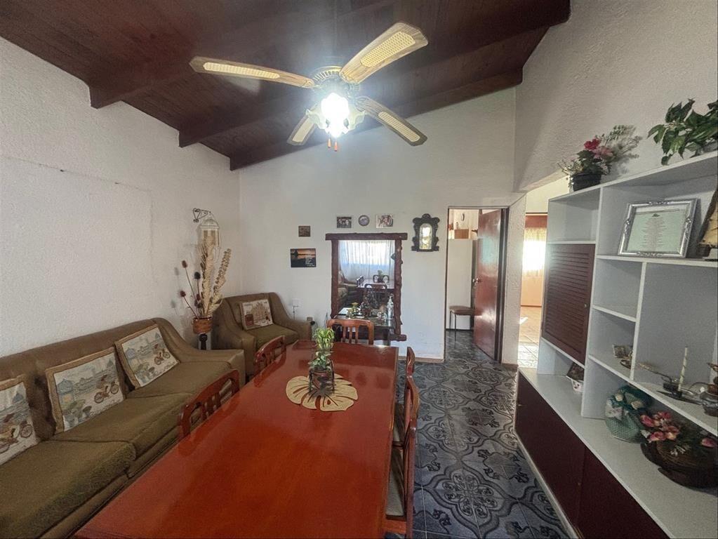 Casa, gje, galpón de 220 m2 y terreno de 1475 m2