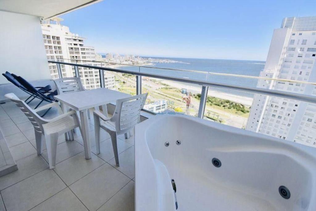 Apartamento en alquiler temporario Playa Mansa 2