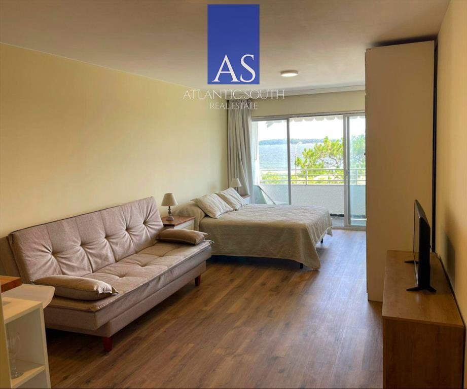 Loft monoambiente reciclado frente al mar con y