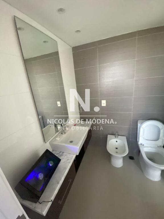 Apartamento en venta de 3 dormitorios y servicio,