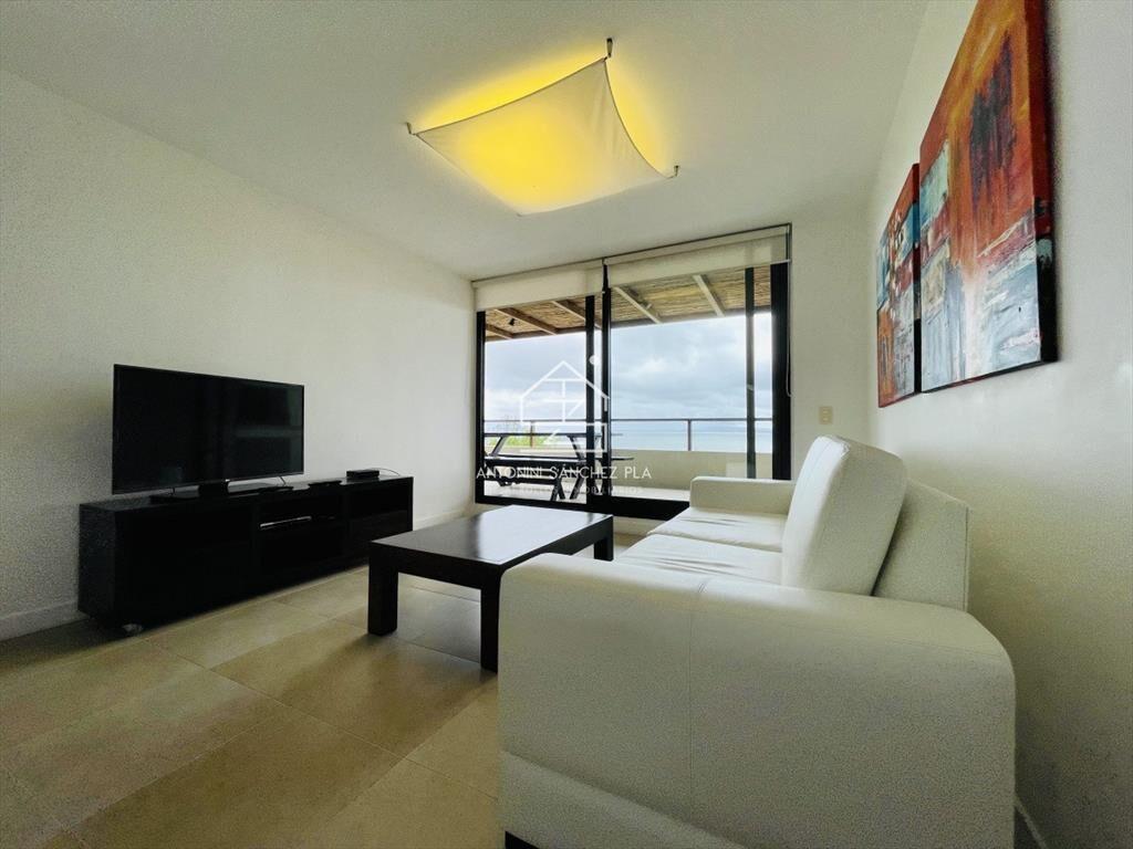 Venta de apartamento de dos dormitorios con en de