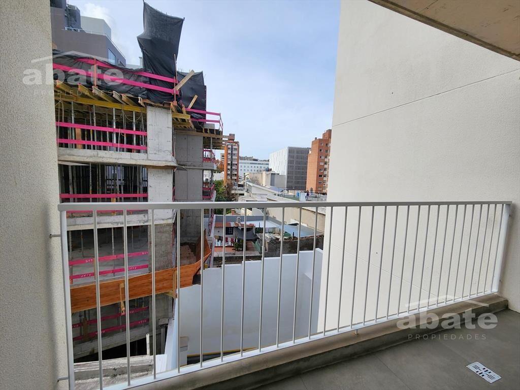 Venta apartamento 2 dormitorios en Cordón al frente con bal