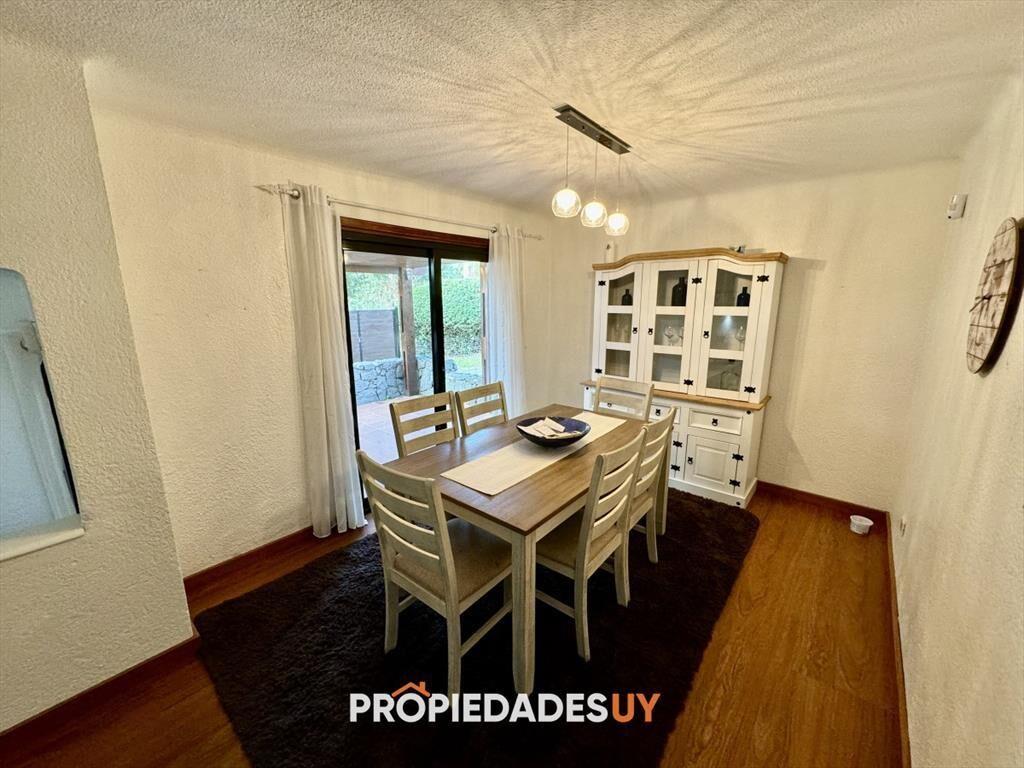 Excelente casa de 4 dormitorios con piscina en