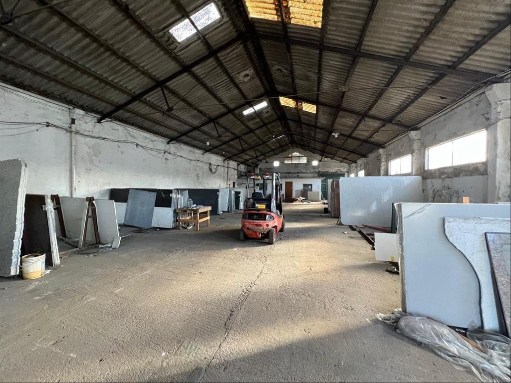 Alquiler local de 5650m2 en Maroñas