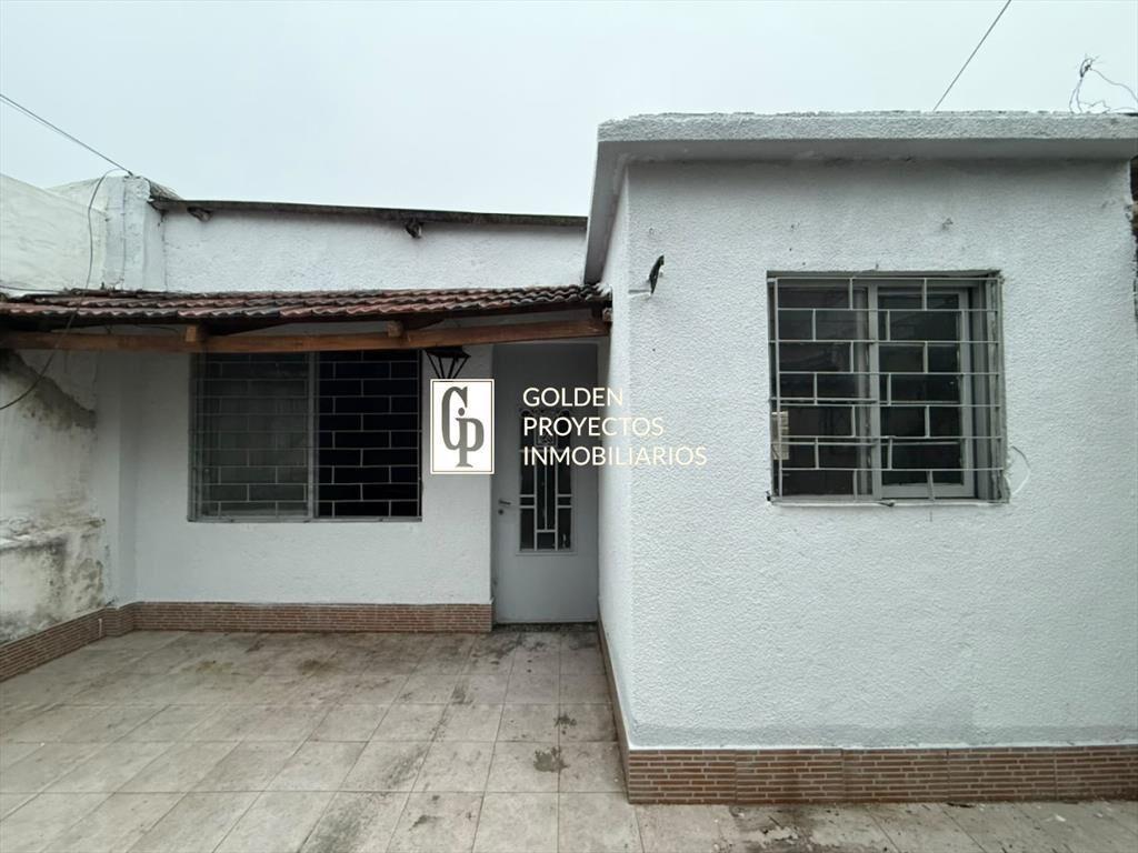 Casa en Alquiler 1 Dormitorio y Patio Parque Batlle