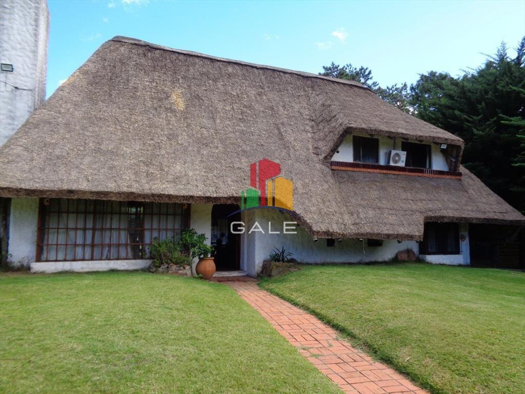Alquiler anual y venta hermosa casa en zona de prestigio,
