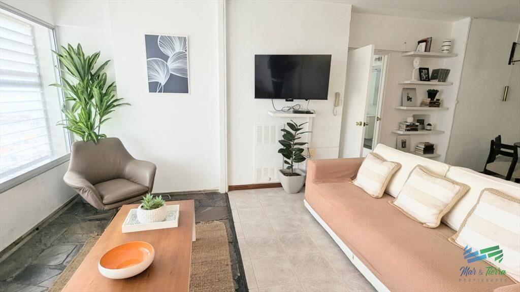 En venta apartamento 2 dormitorios con vista al mar y puert