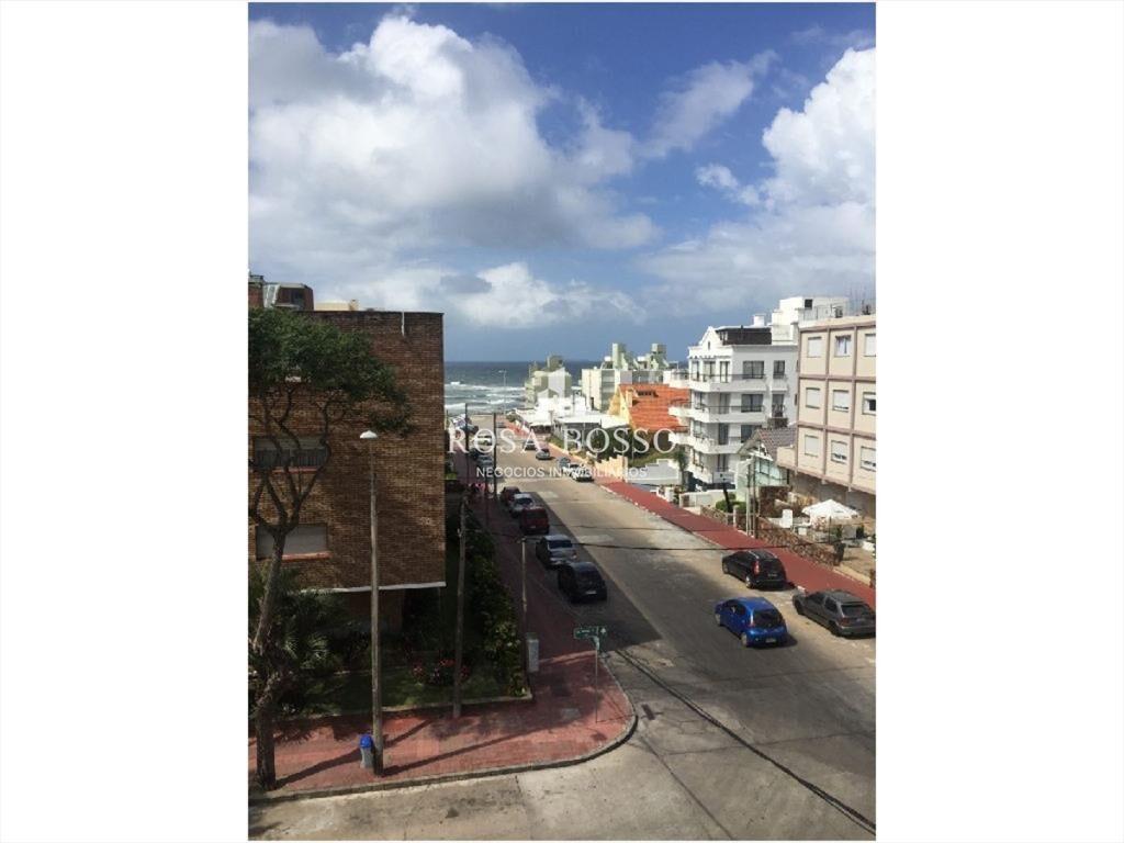 Apartamento en Península, 3 dormitorios, Punta