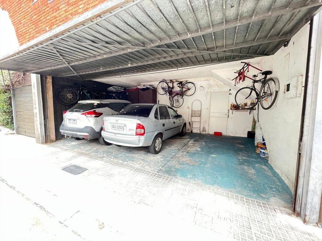 PARODI Casa en Pocitos zona tranquila 3 dormitorios patio c