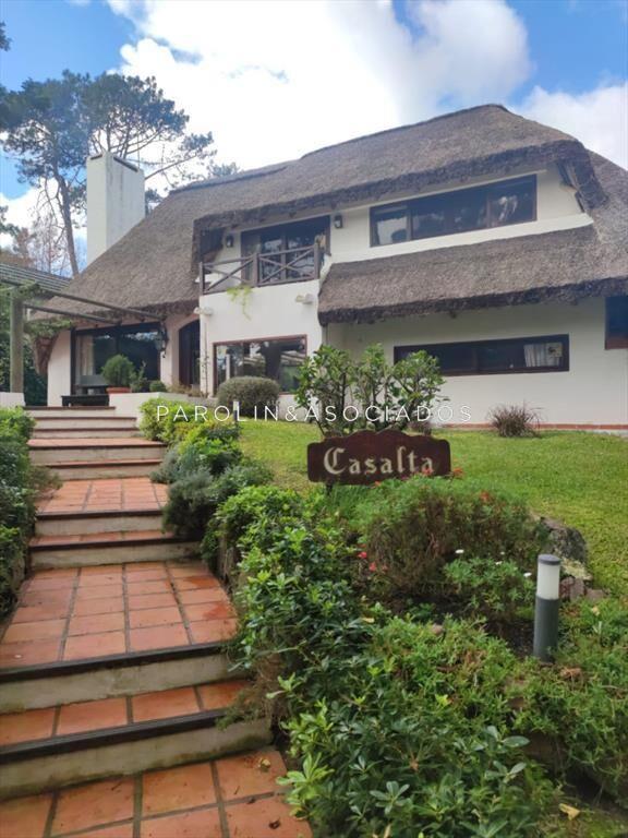 Oportunidad - Hermosa Casa en venta de 3 dormitorios en Pin