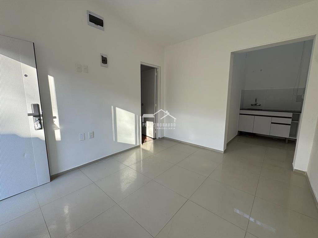 Venta apartamento de 1 dormitorio, planta baja- Carrasco No